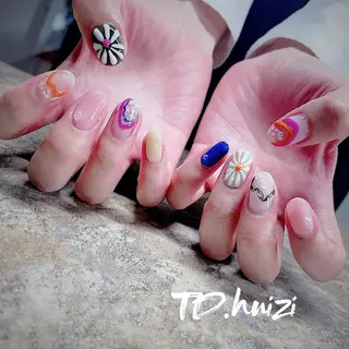 ミディアム めぐみのネイルサロン スタッフ練習のネイルデザイン