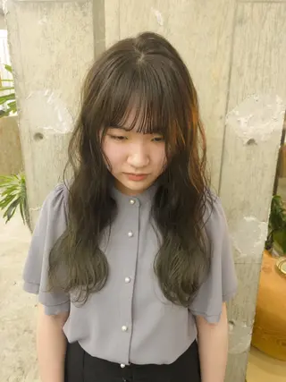 ロング KVELL ユナのヘアスタイル