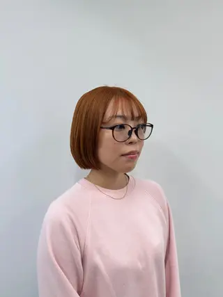 ショート カラー カットパーマ3000 円/水曜日モデルのヘアスタイル