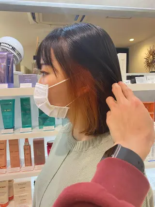 ミディアム カラー 韓国🇰🇷レイヤー カットオリーブカラーのヘアスタイル