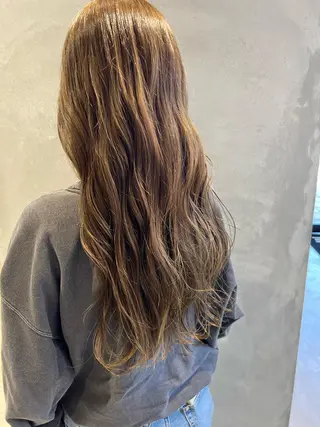 ロング カラー 畑中 香穂のヘアスタイル