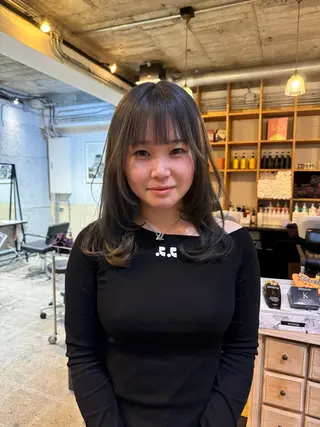 ミディアム AYA 【HIKARIS】のヘアスタイル