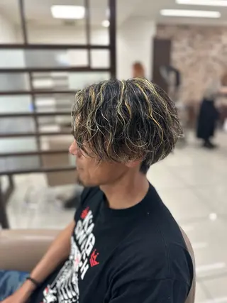 カラー メンズ メンズ特化シャドウパ ーマラウンドマッシュのヘアスタイル