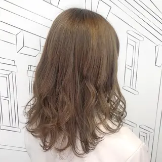 ミディアム カラー TOMOKA 艶髪/透明感カラーのヘアスタイル