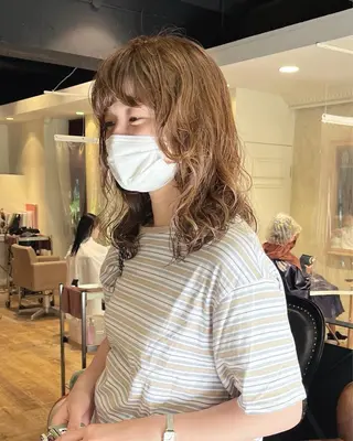 セミロング 近藤 麻紀のヘアスタイル