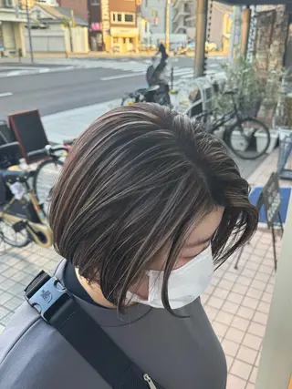 ショート カラー 川筋 桃果のヘアスタイル