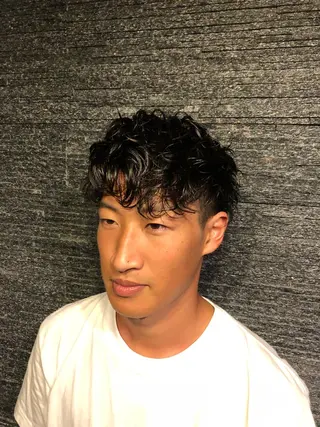 ミディアム パーマ メンズ 牧 颯斗のヘアスタイル