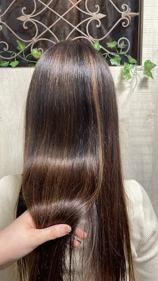 ロング Sallam Maenakaのヘアスタイル