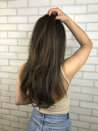 ロング カラー 小島 侑衣のヘアスタイル