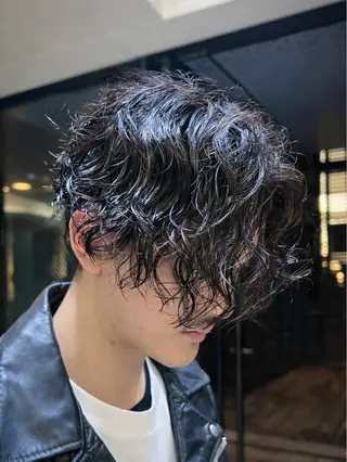 ミディアム パーマ メンズ ケンシロウ メンズパーマ特化⭕️のヘアスタイル