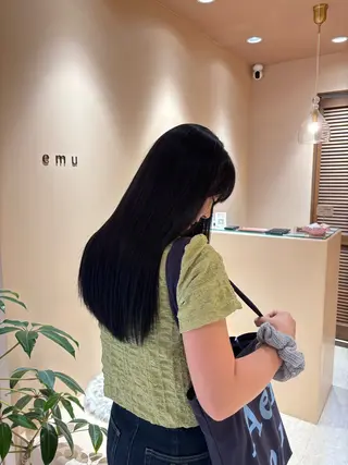 ロング 𝘬𝘢𝘳𝘪𝘯 . 𝘦𝘮𝘶のヘアスタイル