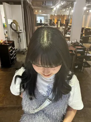 セミロング カラー ☁️FERIAあべの Rin☁️のヘアスタイル