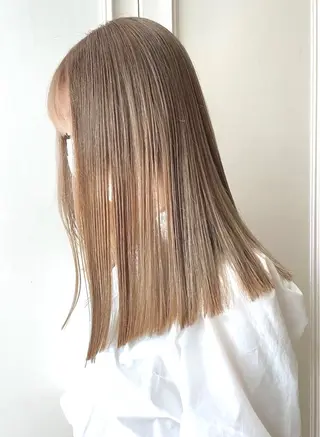 セミロング 美髪矯正 透明感 カラー⭐️ユウキのヘアスタイル