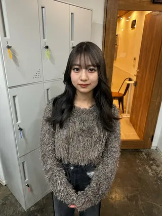 セミロング タマシロカリン 艶カラー/レイヤーのヘアスタイル