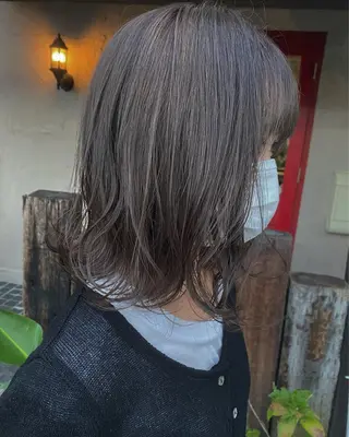 ミディアム M. YURIのヘアスタイル