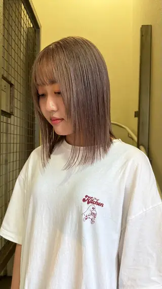 ミディアム ハッシュカット/ ブリーチ/アスナのヘアスタイル