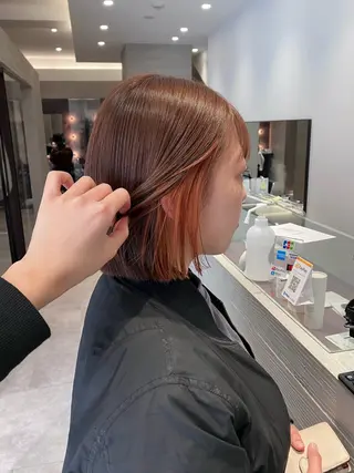 ショート カラー サキ🤍ハイトーン 🩰くびれ巻きヘアのヘアスタイル