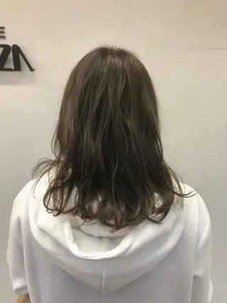 ミディアム カラー 東條 克義のヘアスタイル