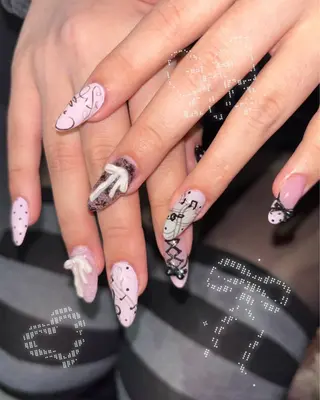 ネイル 🪐富島彩夏 /海外nail🪐のネイルデザイン