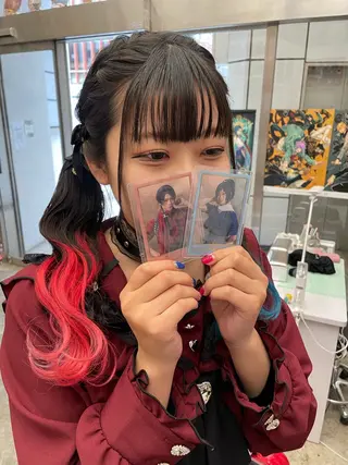 セミロング カラー インナーカラー 推し ブリーチ 髪質改善のヘアスタイル