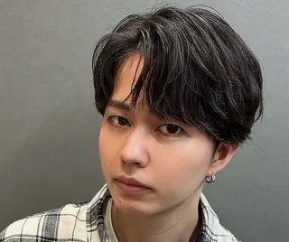 ミディアム パーマ メンズ 飛田 優のヘアスタイル