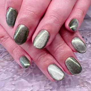 ネイル マグ🧲等なんでも ワンカラー5700円のネイルデザイン