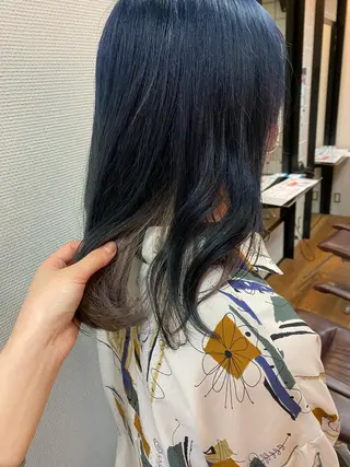 ロング カラー 塩澤 榛奈のヘアスタイル