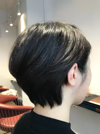 ショート カラー 黒神 浩之のヘアスタイル