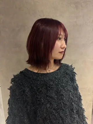 カラー ハイトーン YONIのヘアスタイル