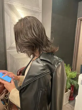 セミロング カラー Avery SHINのヘアスタイル