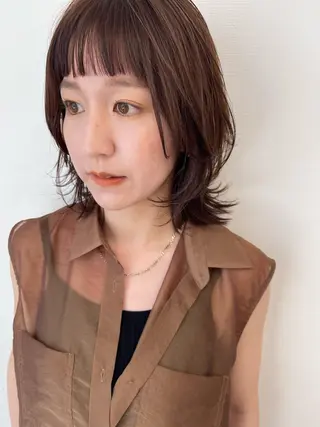 ミディアム カラー 💓パーマ，💗 レイヤーカットのヘアスタイル