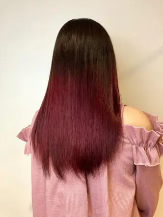 ロング カラー トップ スタイリストのヘアスタイル