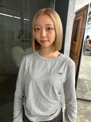 カラー レイカ /ハイトーンのヘアスタイル