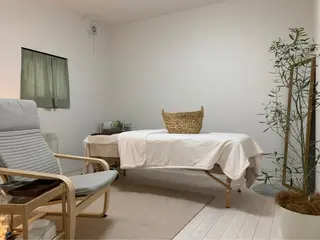 ミディアム パーマ ヘアアレンジ メンズ ネイル マツエク・マツパ 頭痛•小顔専門 温ヘッド【jiu】のエステ・リラクイメージ