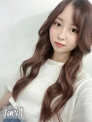 ロング LuciA エクステカラーのヘアスタイル