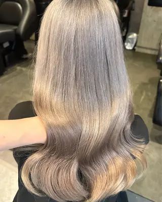 セミロング 🌱巴結生🌿大宮 ☁️ミルクティーのヘアスタイル