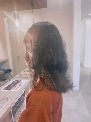 セミロング カラー やまこし 美裕樹のヘアスタイル