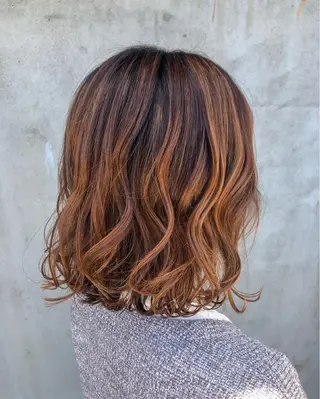 ミディアム 佐藤 美聡のヘアスタイル