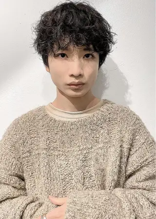 ショート カラー パーマ メンズ スパイラルパーマ 🌐hina⭐️のヘアスタイル