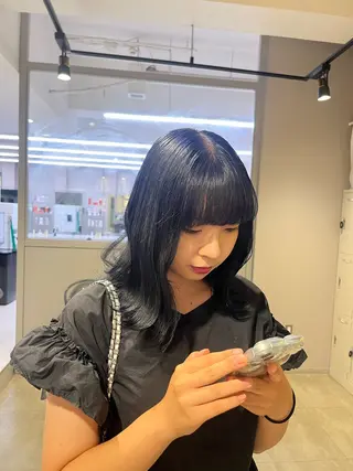 ミディアム 寒色/ベージュヘア ブリーチありMiOのヘアスタイル