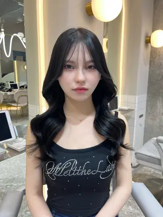 ロング レイヤーカット 新宿🤍Maiのヘアスタイル