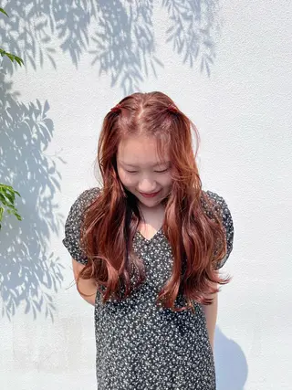 ロング 実生miu 個性派ハイトーンのヘアスタイル