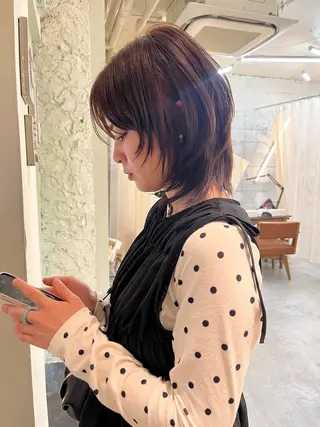 ミディアム ウルフ/レイヤー Miinaのヘアスタイル