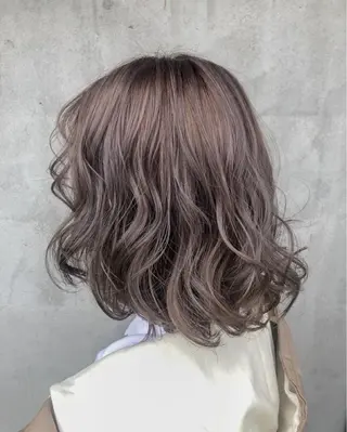 セミロング カラー 佐藤 美聡のヘアスタイル