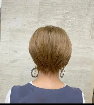 ショート カラー Shiho 🦋 /透明感カラーのヘアスタイル