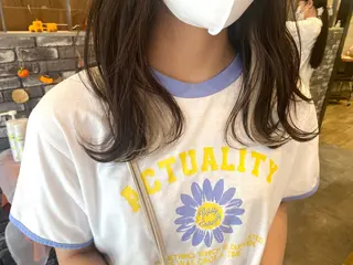 ミディアム カラー 新谷 桃子のヘアスタイル