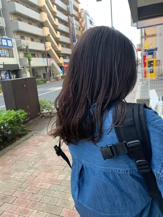 セミロング カラー サプリームヘア 飯田みち瑠のヘアスタイル