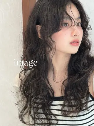 ロング パーマ 濱本 新奈 / 髪質改善のヘアスタイル