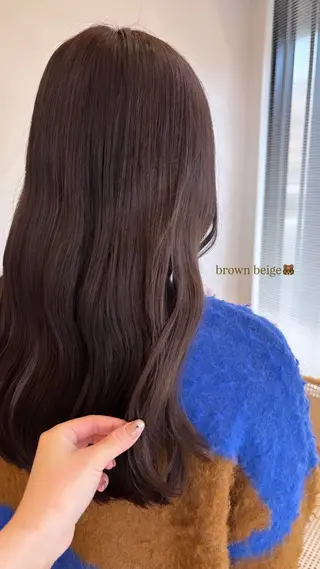 ロング カラー カミヤマ シオリのヘアスタイル