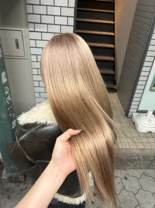 ロング あやめ🪽 オリーブ/ハイトーンのヘアスタイル